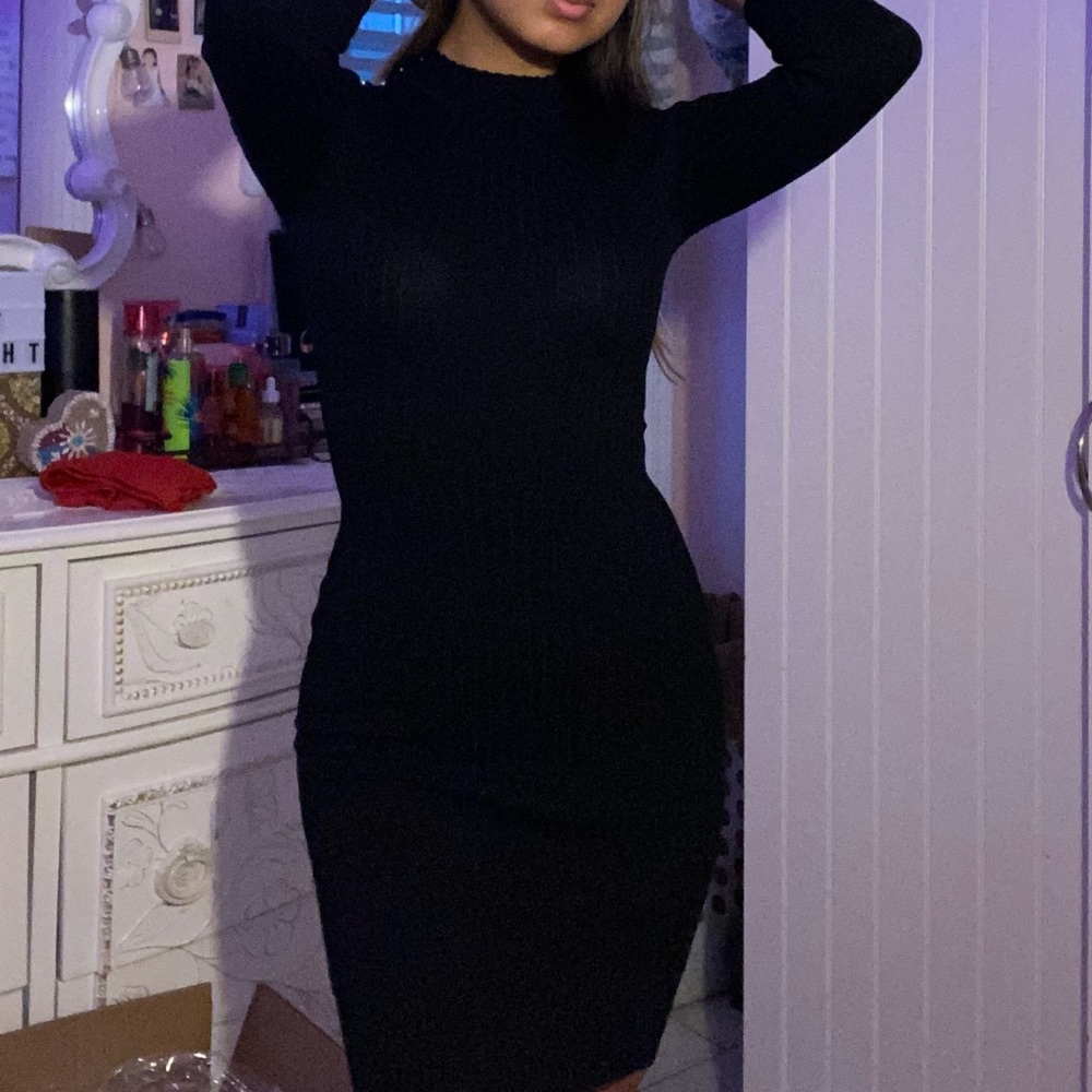 All black Bodycon Guess Dress (XS)